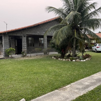 excelente casa na quadra da lagoa de Praia seca , em 3 lotes de terreno